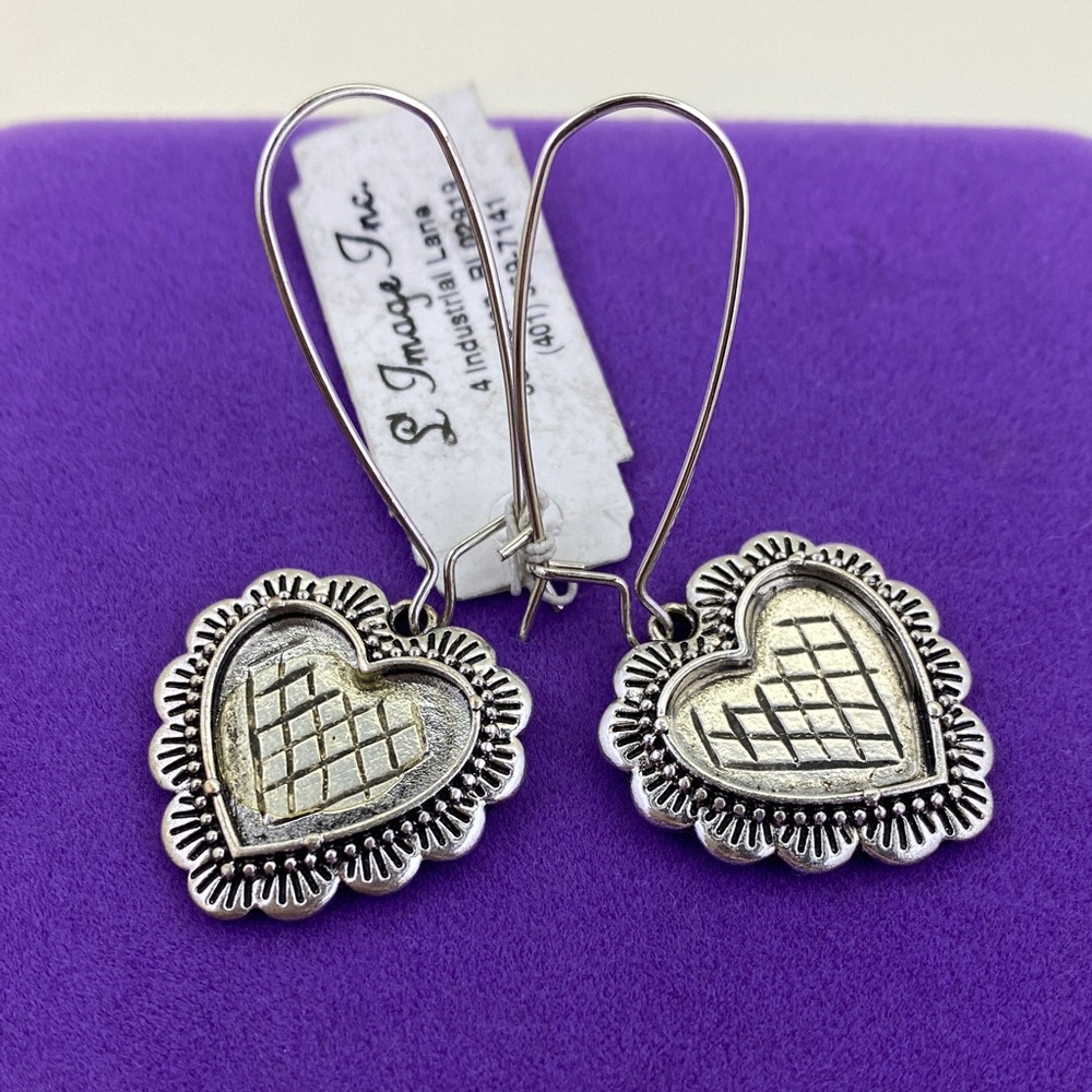 💛 NWT Silver Heart Dangle Scalloped Edge Earrings | Romantic Jewelry